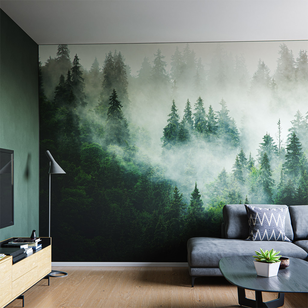 Eine stilvolle Wandbespannung mit Wald-Motiv im Wohnzimmer, die dem Raum eine luxuriöse und gemütliche Atmosphäre verleiht.