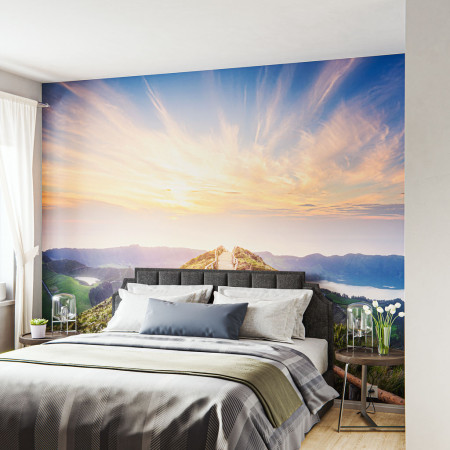 Schlafzimmer mit dem Motiv Weg in den Bergen als Designwandbespannung