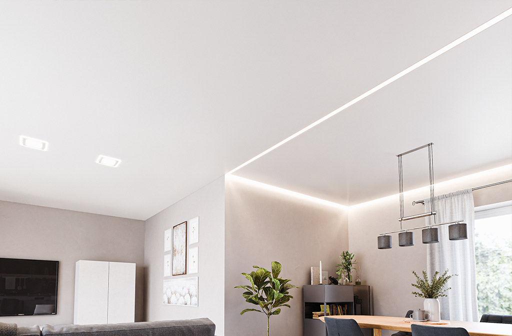 Wohn- Esszimmer optisch gestaltet mit Spanndecken und LED-Kanälen