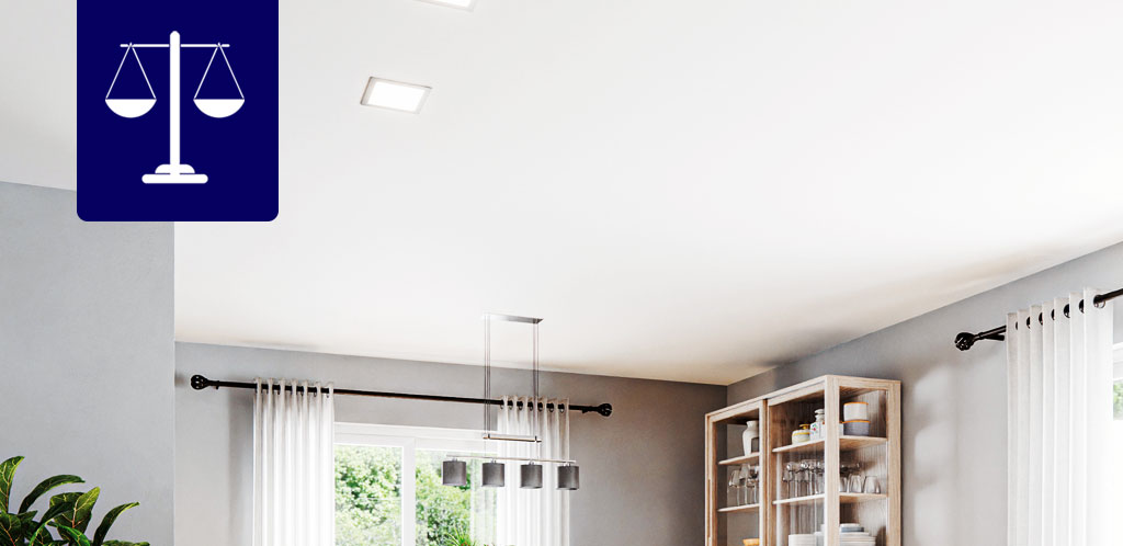 Wohnzimmer mit weißer Spanndecke